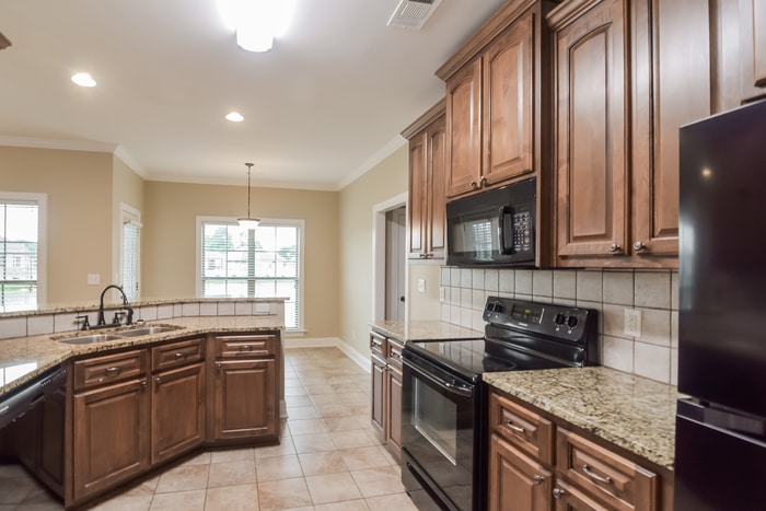 Building Photo - 363 Country Club Dr