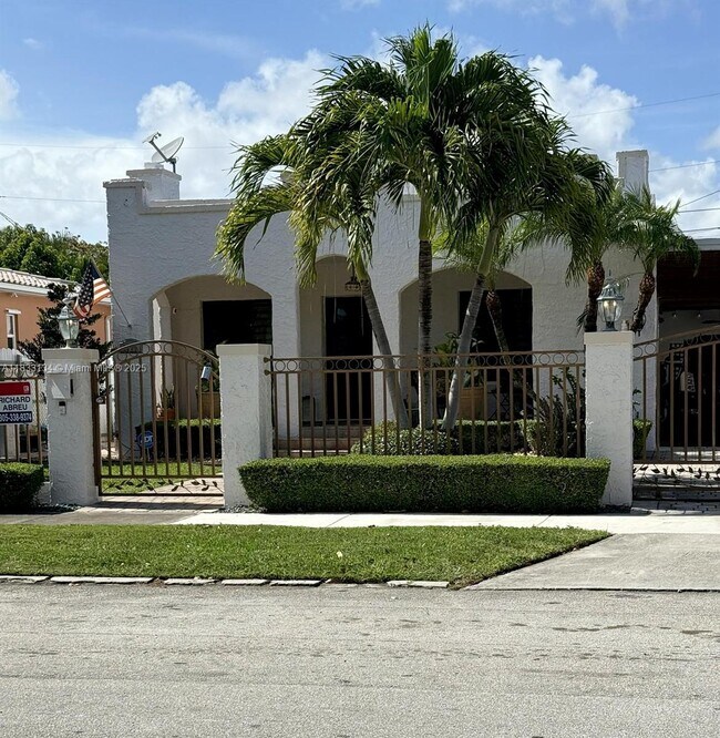 Primary Photo - 2271 SW 25th St