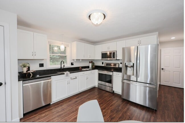 kitchen - 15 Paxton Ter