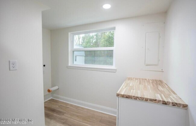 Building Photo - 44259 Artesian Blvd