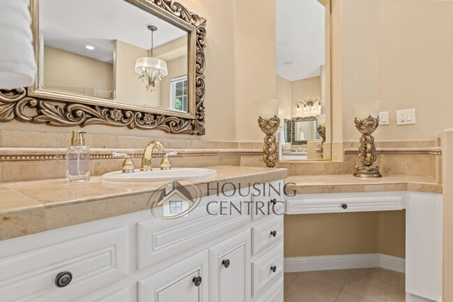 Building Photo - Executive Gated Serrano Golf-Course Home with Views of the 16th Hole!