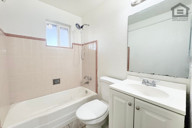 Building Photo - 2Bed/1Bath Duplex at McDowell/32nd St! Ready for Immediate Move-In! – NO HOA!