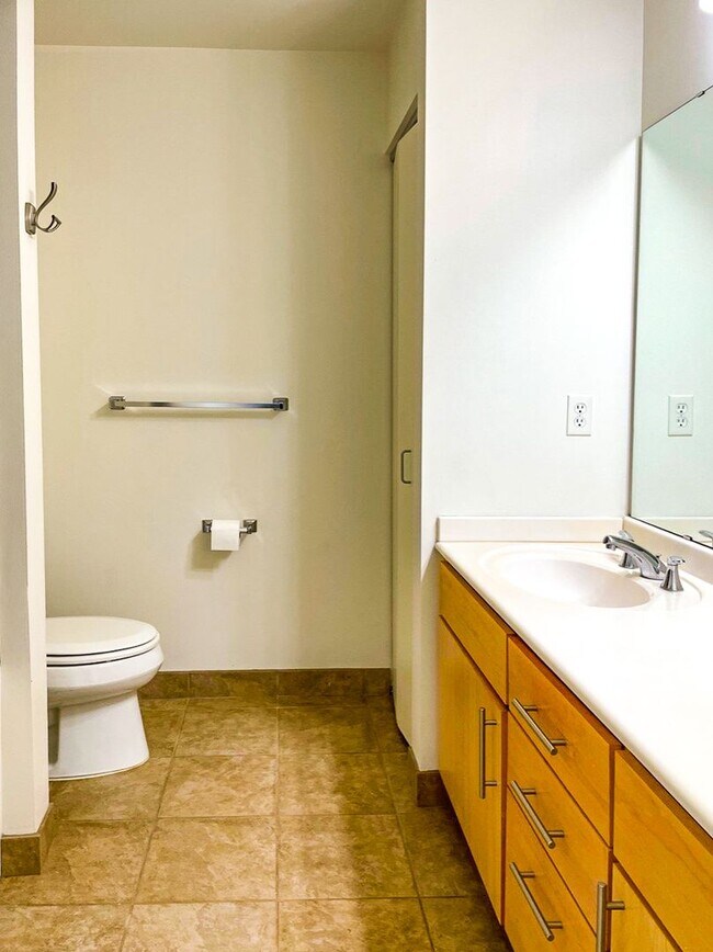 Building Photo - 21st Floor Corner Unit | Downtown Luxury Living w/ Balcony, Parking & Amenities