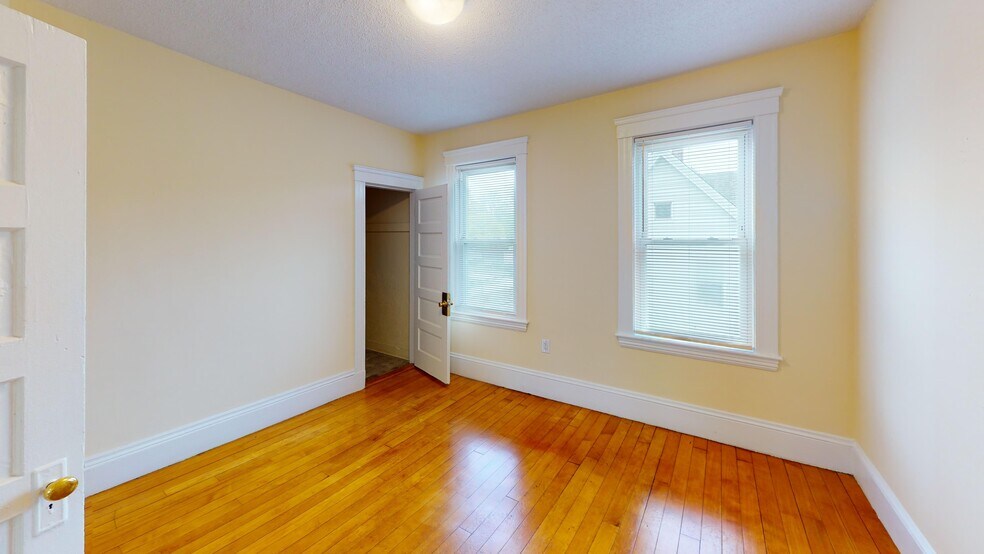 Building Photo - 41 Hovenden Ave