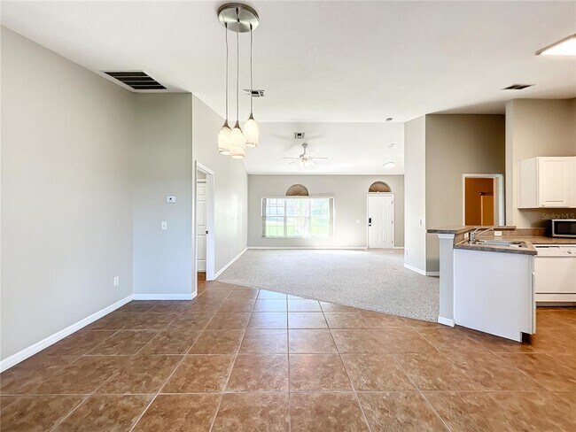 Building Photo - 1364 Hillview Dr