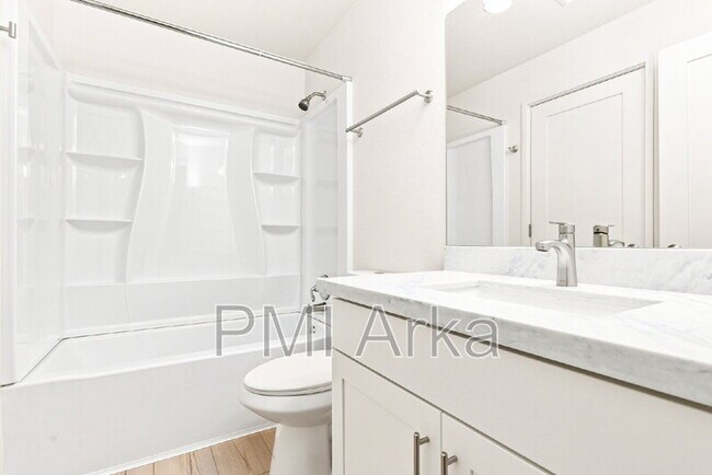 Building Photo - 9800 Roosevelt Way NE