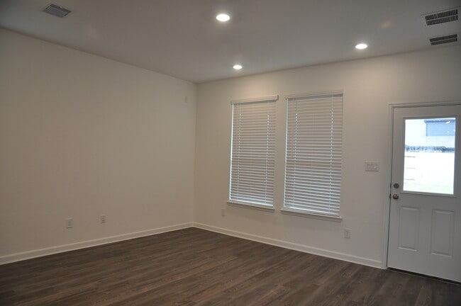 Building Photo - 32327 Melbrooke Dr