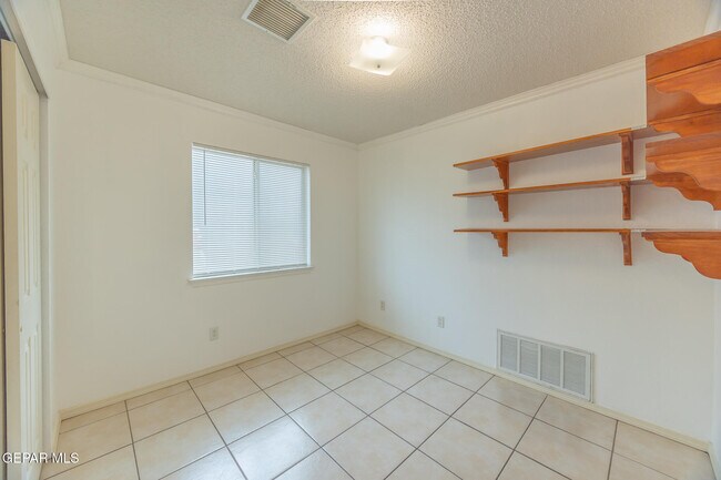 Building Photo - 13771 Paseo Central Ave