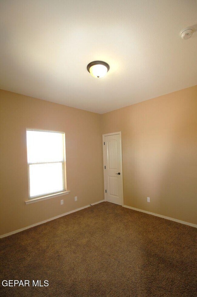 Building Photo - 3900 Loma Cortez Dr