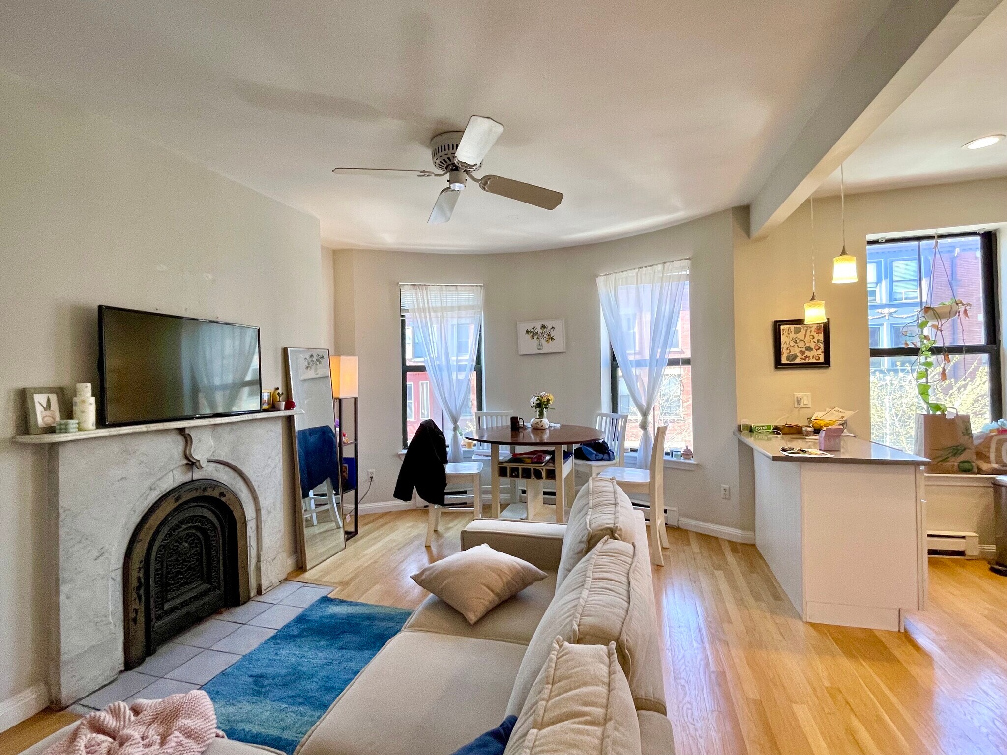 Building Photo - 33 Hanson St