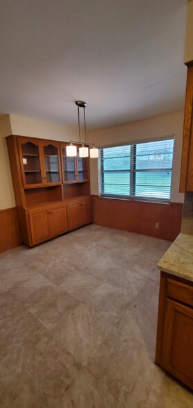 Building Photo - 601 Cliffside Dr