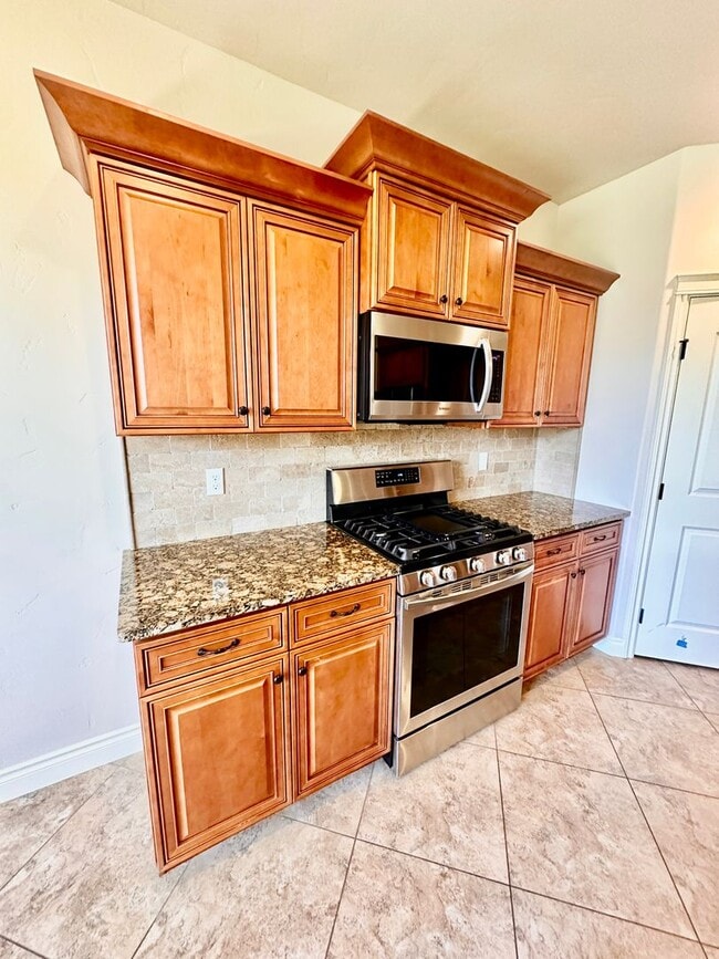 Building Photo - Spacious 4 Bedroom Home in Quiet Cul-de-Sa...