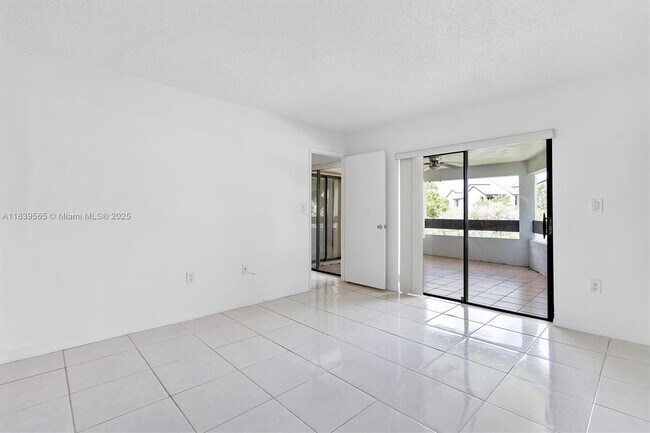 Building Photo - 9135 SW 125th Ave