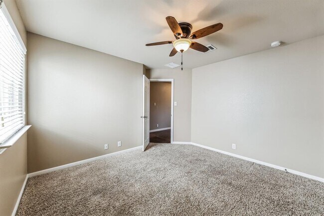 Building Photo - 2519 Nightshade Dr