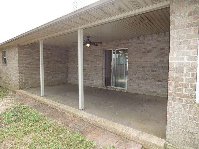 Building Photo - 3 Bedroom Home Near NAS Pensacola