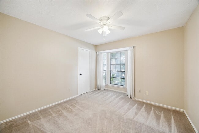 Building Photo - 16330 Leamington Ln