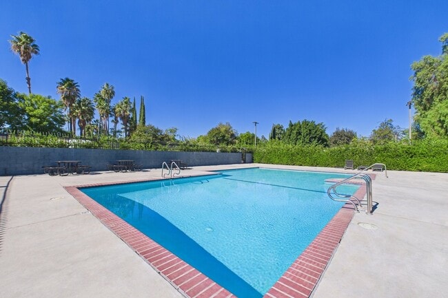 Building Photo - Roscoe Islander