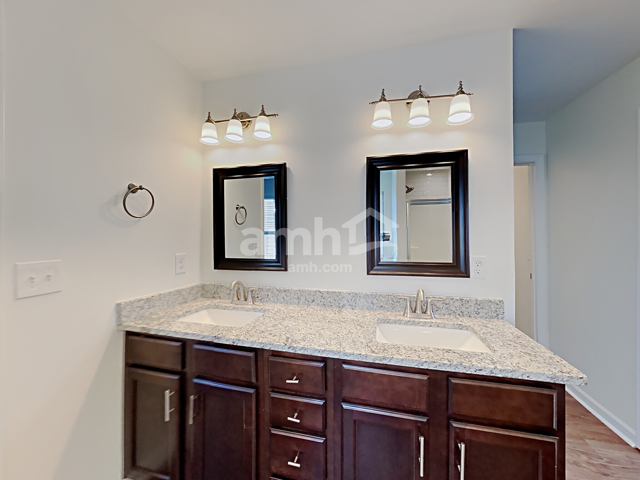 Building Photo - 3168 Altamont Ct S W