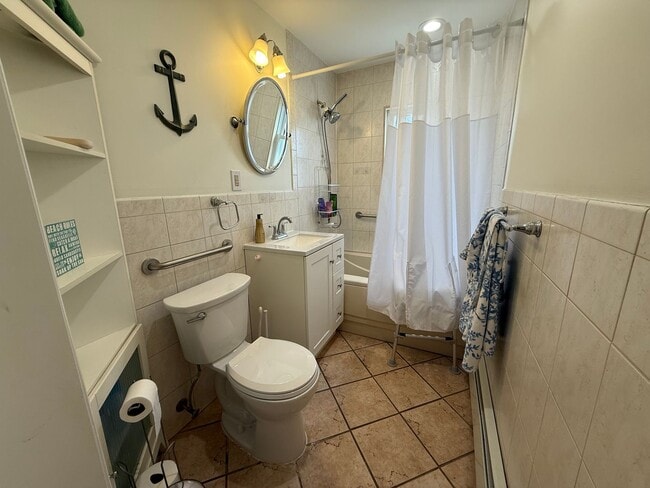 Building Photo - Spectacular 3 Bed/3 Bath Home in Long Beach!