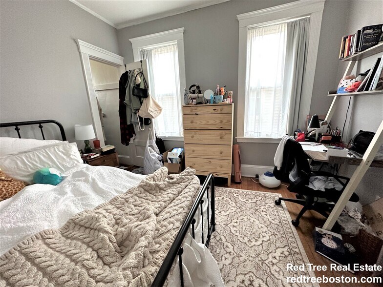 Building Photo - 87 Gardner St