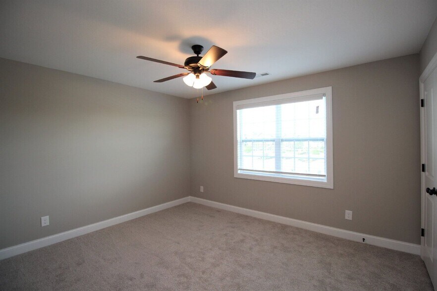 Building Photo - 3329 Briarcliff Dr