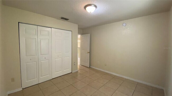 Building Photo - 523 Silver Way Dr