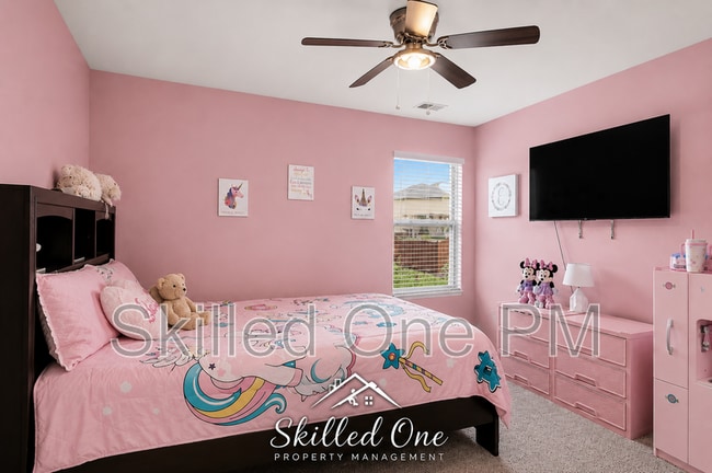 Building Photo - 3914 SE Jack Pine Ct