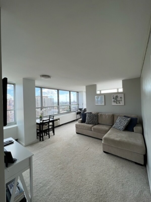 Building Photo - 3550 N Lake Shore Dr