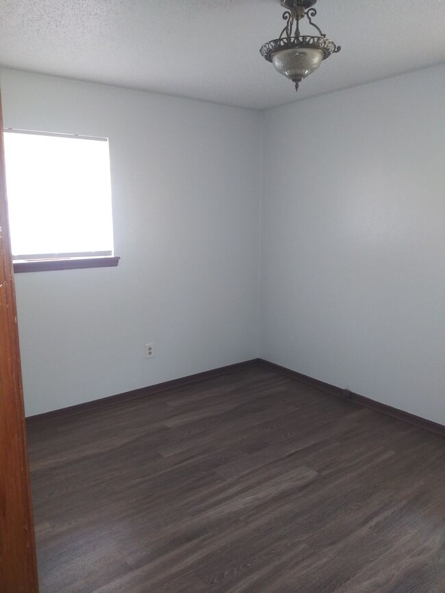 Building Photo - 4720 Spiva Dr