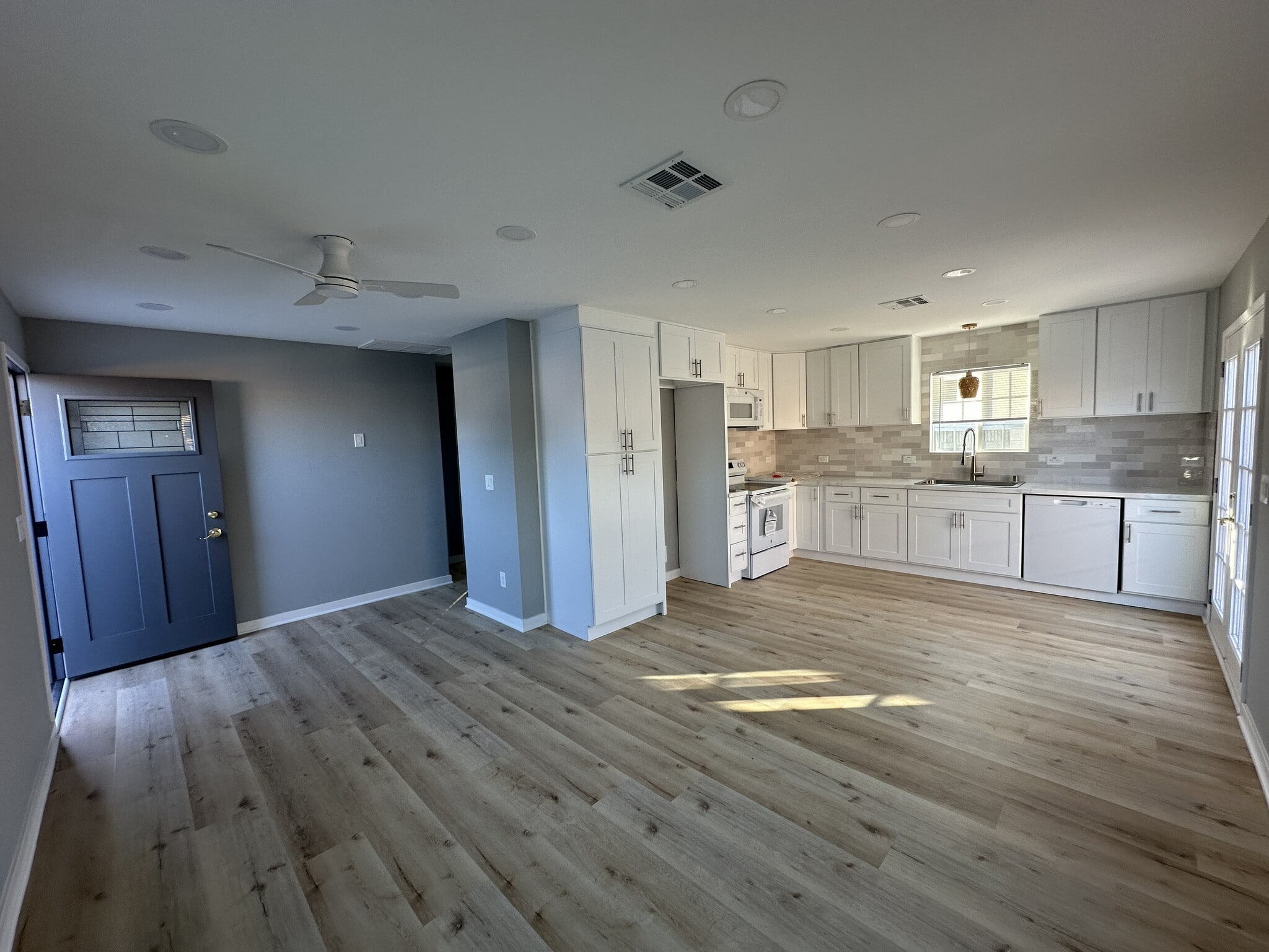 Building Photo - 13809 Actina Ave