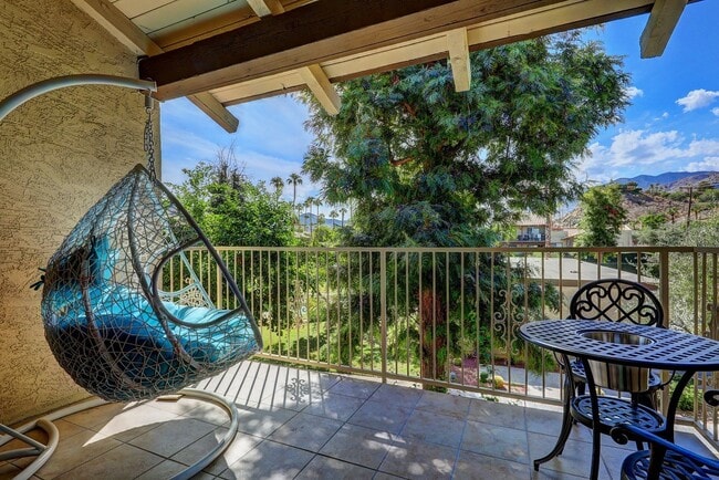 Building Photo - Gorgeous Paradise in South Palm Springs