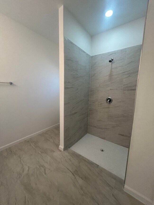 Building Photo - BRAND NEW CONSTRUCTION- 4 Bedroom 2 Bath-2 Car Garage-Serene Lake Placid Location