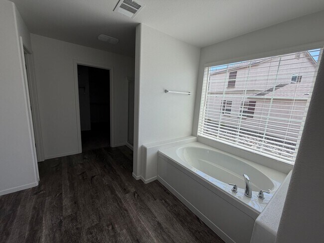 Building Photo - 9752 Silver Dollar Ln