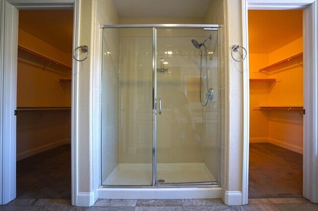 Building Photo - 1074 Vineyard Dr