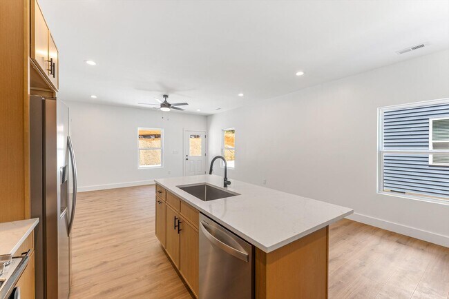 Building Photo - 3425 Garden Dr
