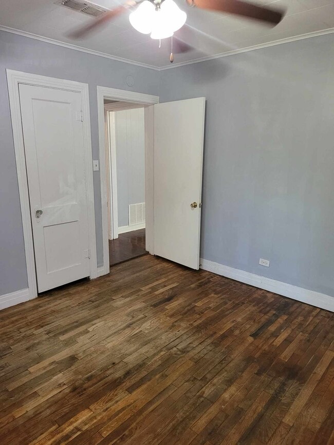 Building Photo - 943 S Micheaux St