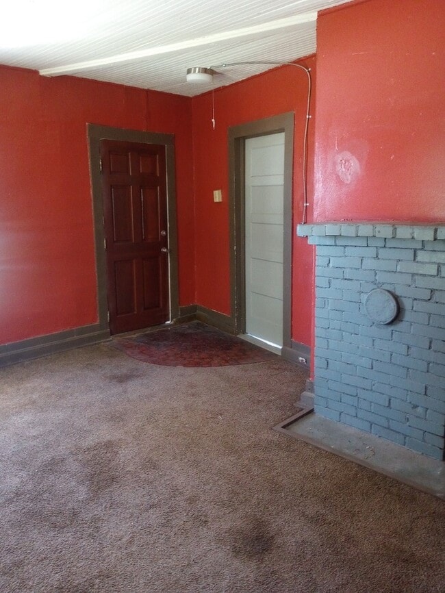 Building Photo - 2 Bedroom 1 Bathroom