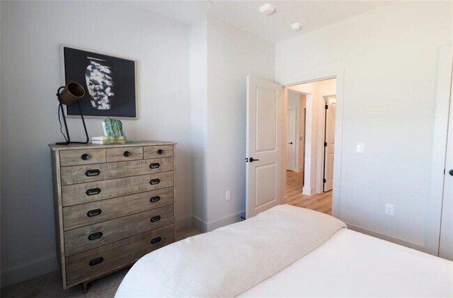 Building Photo - 300 Hwy 81