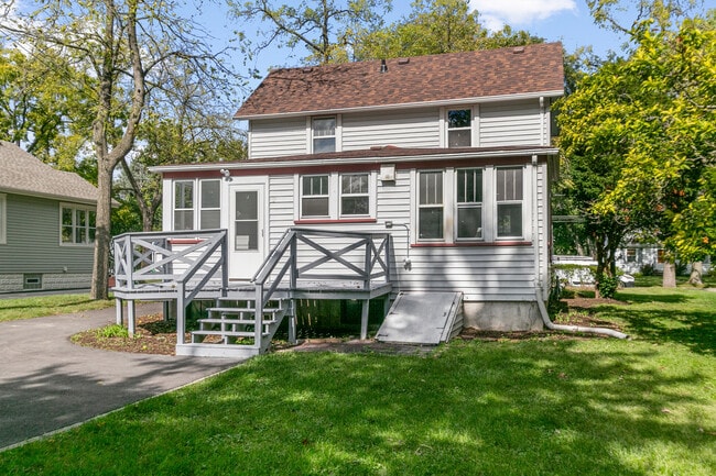 Building Photo - 1525 Burr Oak Rd