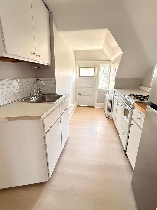 Building Photo - 8 Quint Ave