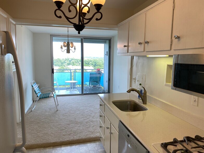 Building Photo - 10201 Grosvenor Pl