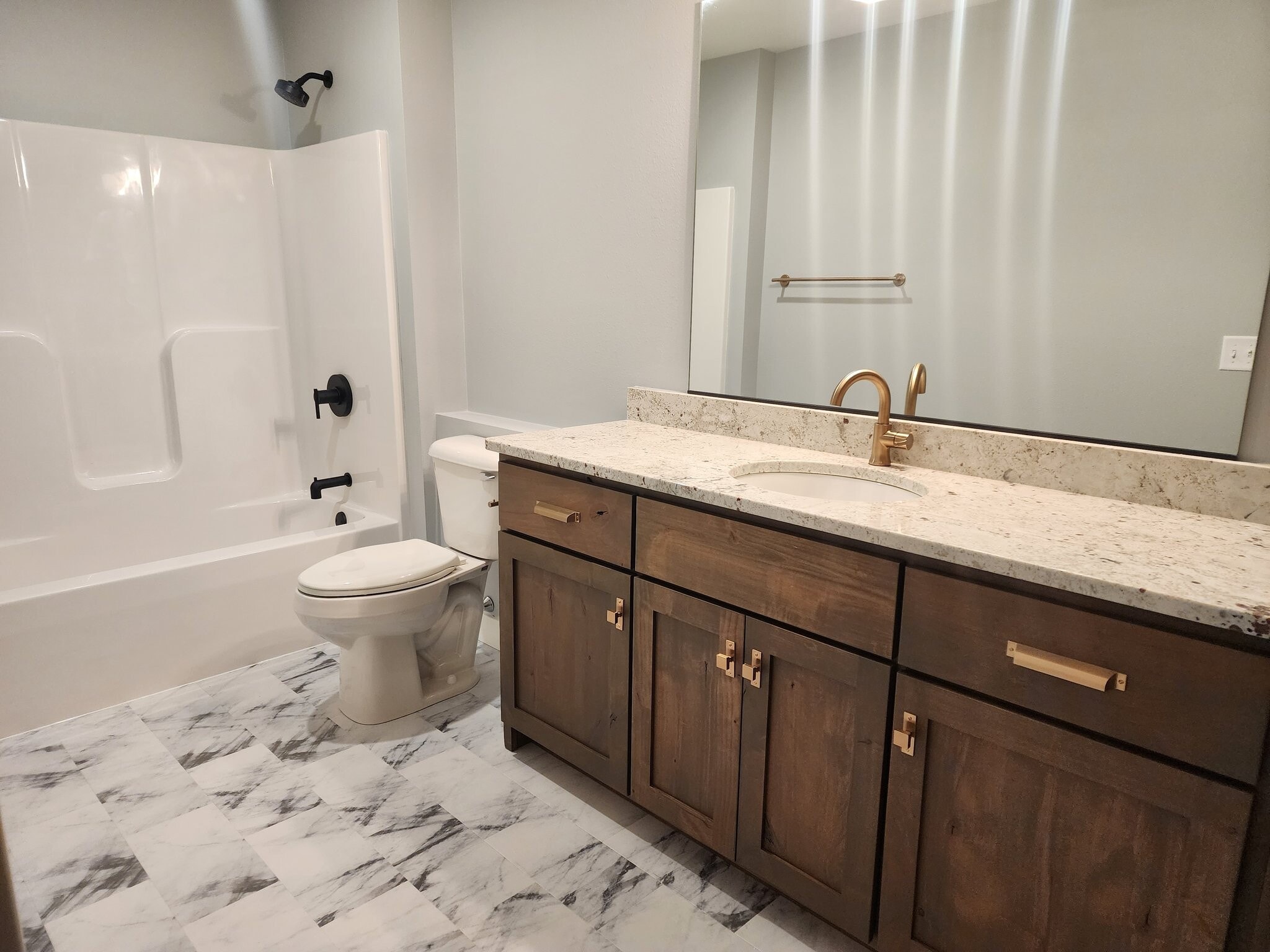 Building Photo - 2317 Lake Rd