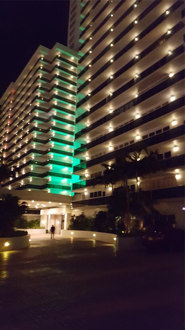 Building Photo - 3500 Galt Ocean Dr