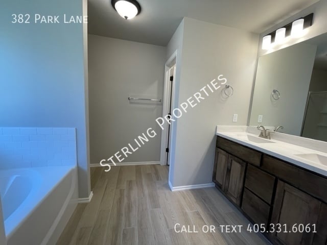 Building Photo - 382 Park Ln