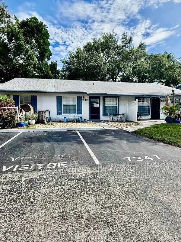 Building Photo - 7347 Parkside Villas Dr N
