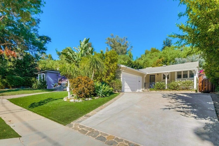 Building Photo - 21447 Providencia St