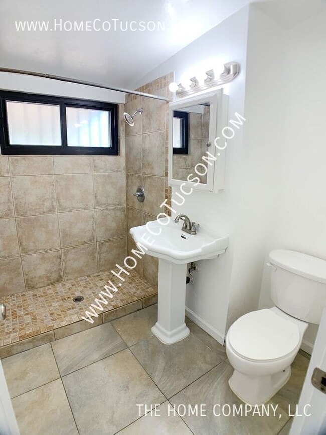 Building Photo - 410 W Calle Antonia