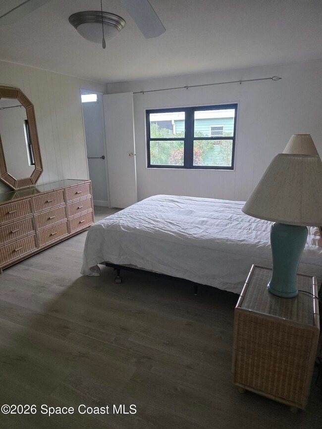 Building Photo - 909 Sequoia St