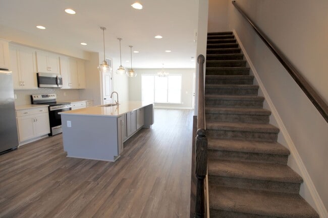 Building Photo - 3398 Monterey Dr