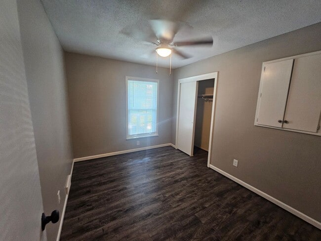 Building Photo - 10013 N Harrison Dr
